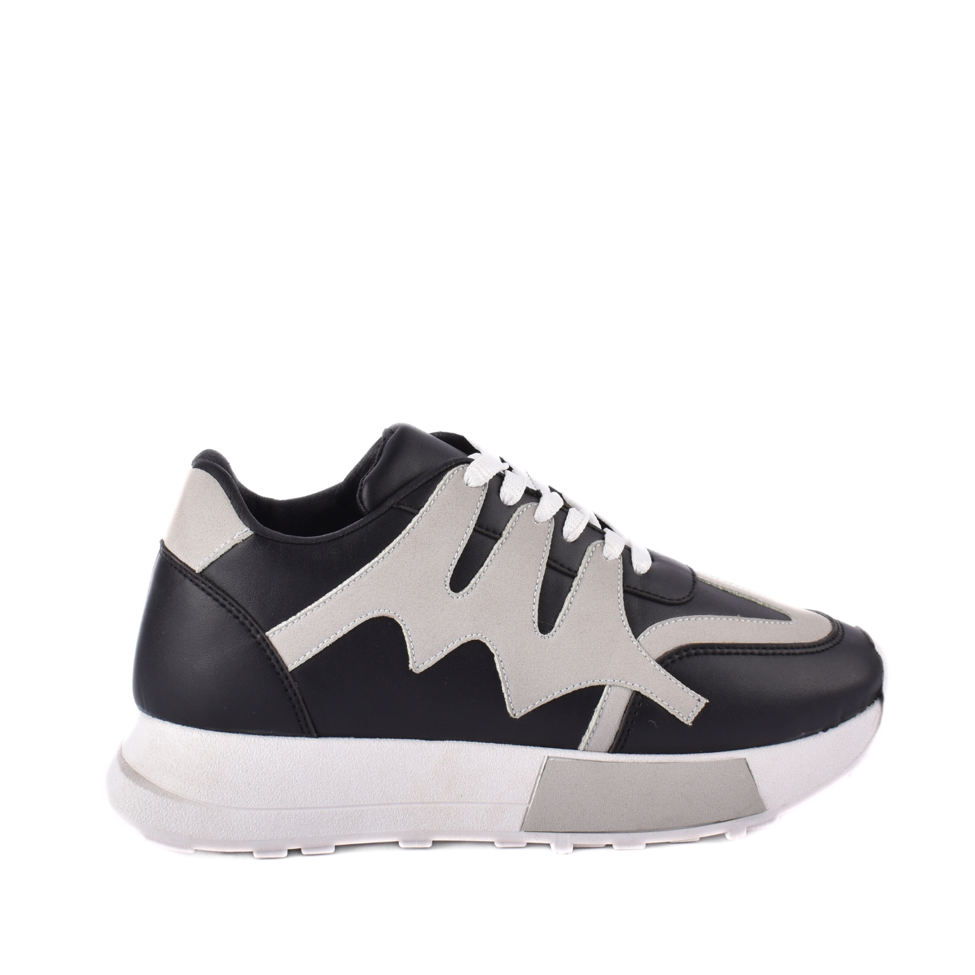 Fashionable Sneaker With Trims Melouk