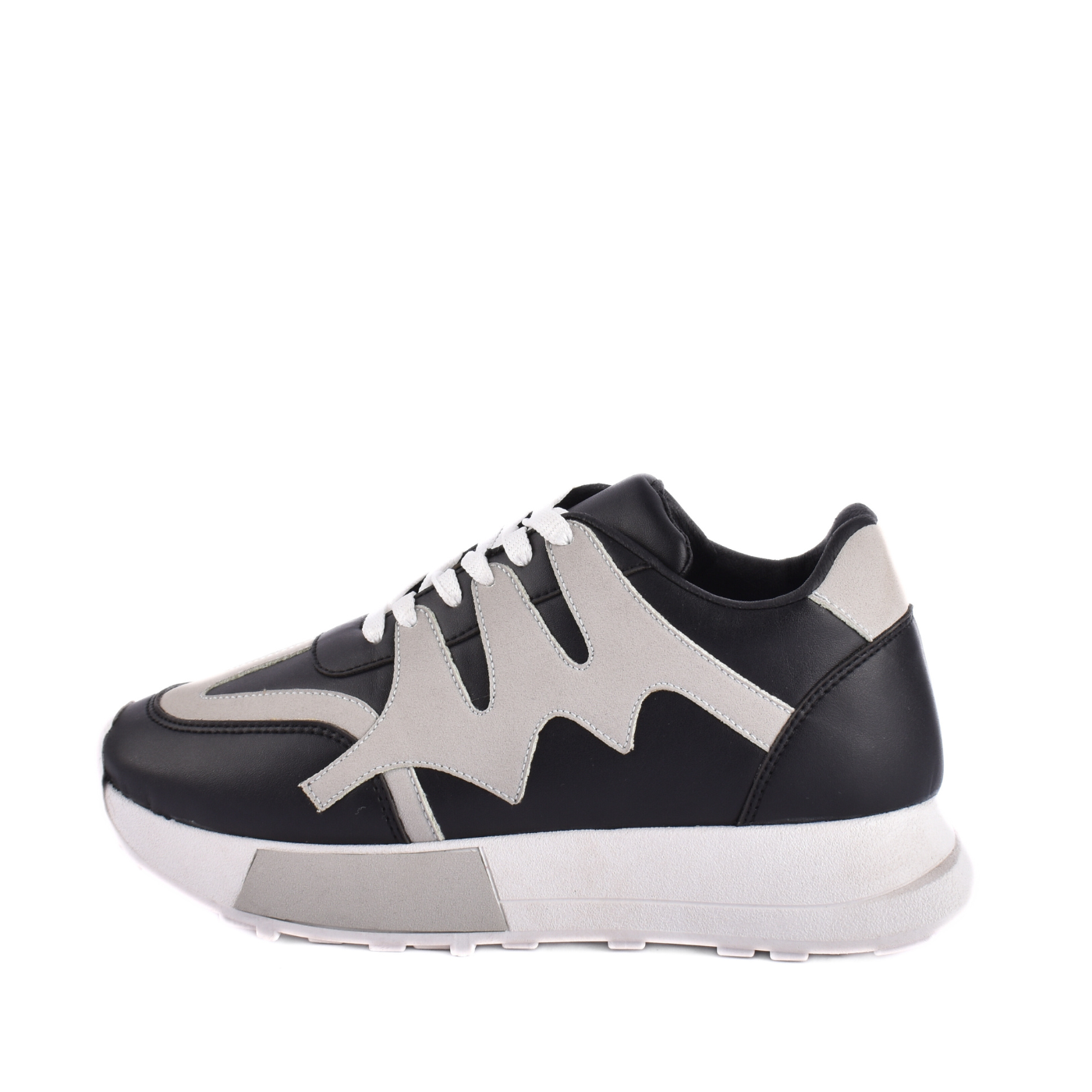 Fashionable Sneaker With Trims Melouk